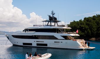 SK yacht charter Custom Line Motor Yacht