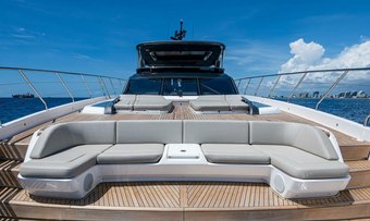 R&R yacht charter lifestyle