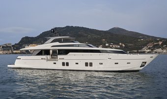 Vittoria yacht charter Sanlorenzo Motor Yacht