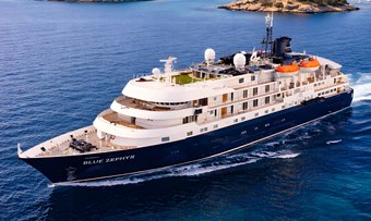 Blue Zephyr yacht charter Apuania Motor Yacht