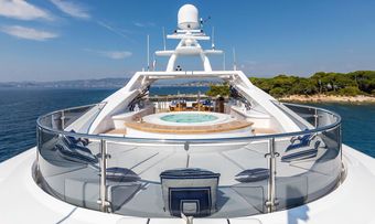 La Tania yacht charter lifestyle