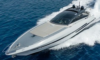 Chilli yacht charter Baia Yachts Motor Yacht