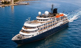 Blue Zephyr yacht charter Apuania Motor Yacht