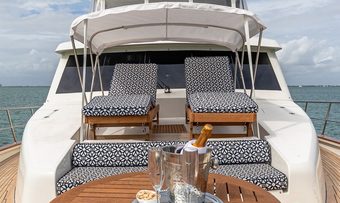 Safari yacht charter lifestyle