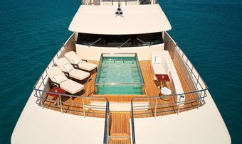 Lady MRD yacht charter lifestyle