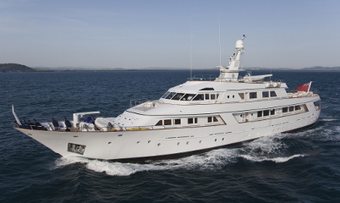 Sirahmy yacht charter Benetti Motor Yacht
