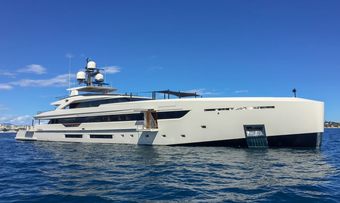 Vertige yacht charter Tankoa Yachts Motor Yacht