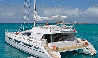 Sur L’eau yacht charter lifestyle