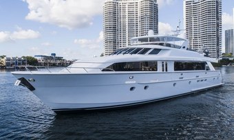 Magic yacht charter Hatteras Motor Yacht