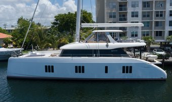Bundalong yacht charter Sunreef Yachts Motor/Sailer Yacht