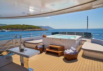 Argo yacht charter lifestyle
                        