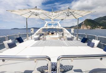 Come Prima yacht charter lifestyle
                        