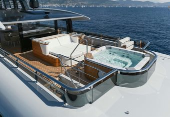 Serenissima I yacht charter lifestyle