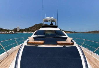 La Mar yacht charter lifestyle