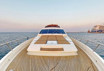 Stress Negative yacht charter lifestyle
                        