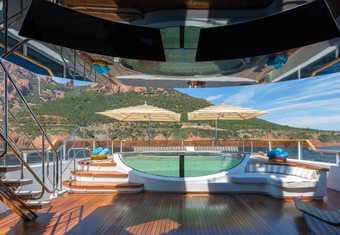 Taiba yacht charter lifestyle
                        