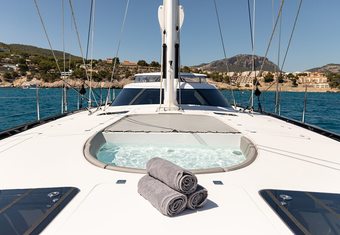 Bliss yacht charter lifestyle
                        