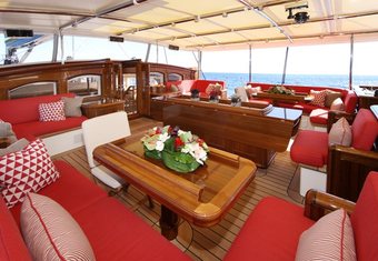 Marie yacht charter lifestyle
                        