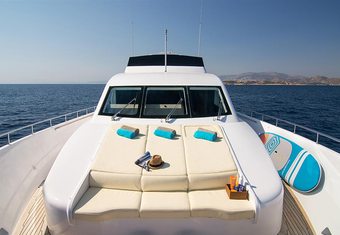 Salina yacht charter lifestyle
                        