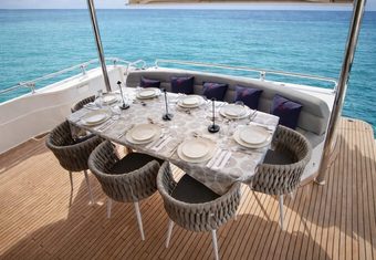 4'TS yacht charter lifestyle