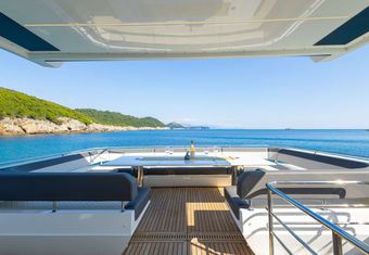 Paradise yacht charter lifestyle
