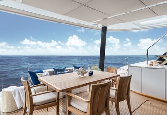 Bundalong yacht charter lifestyle
                        