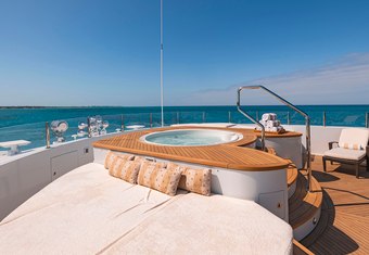 Elis Et Mar yacht charter lifestyle
                        