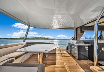 Seven Seas yacht charter lifestyle
                        
