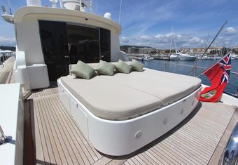 Zen yacht charter lifestyle
                        