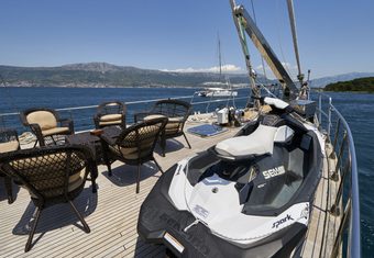 Alba yacht charter lifestyle
                        