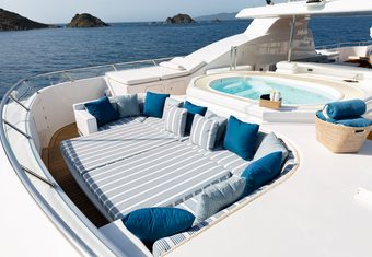 Adventure yacht charter lifestyle
                        