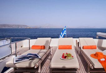 Dana yacht charter lifestyle
                        