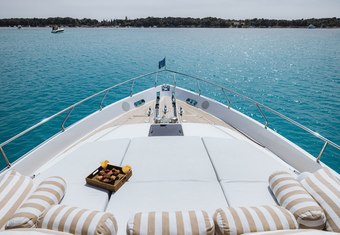 Onyx yacht charter lifestyle
                        