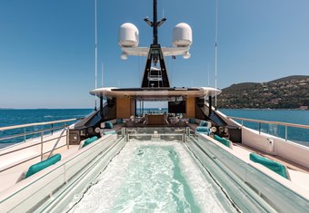 C yacht charter lifestyle