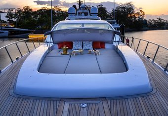 Blanc yacht charter lifestyle
                        