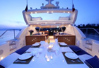 Cheetah yacht charter lifestyle
                        