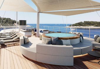 Bellezza yacht charter lifestyle
                        