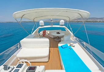 Lettouli III yacht charter lifestyle