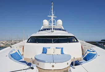 Aquarium yacht charter lifestyle
                        