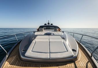 Saints yacht charter lifestyle
                        