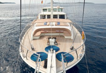 Sea Breeze yacht charter lifestyle
