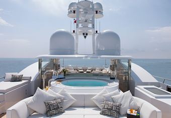 Hurricane Run yacht charter lifestyle
                        