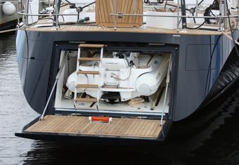 Nefertiti yacht charter lifestyle
                        