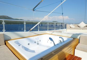 Freedom yacht charter lifestyle
                        