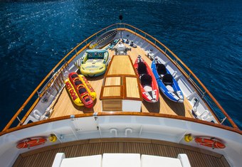 Heavenly Daze yacht charter lifestyle
                        