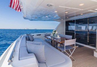 Leon yacht charter lifestyle
                        