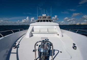 Magnum Ride yacht charter lifestyle
                        