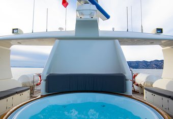 Viking III yacht charter lifestyle
                        