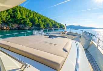 Cloud 9 yacht charter lifestyle
                        