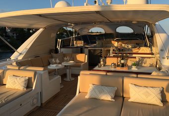 Speedy T yacht charter lifestyle
                        